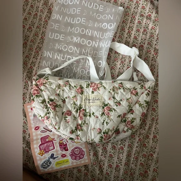 Floral Quilted Shoulder Bag - Picture 9 of 10